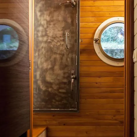 Peniche Mirage, Cabine Caravelle Pensión
